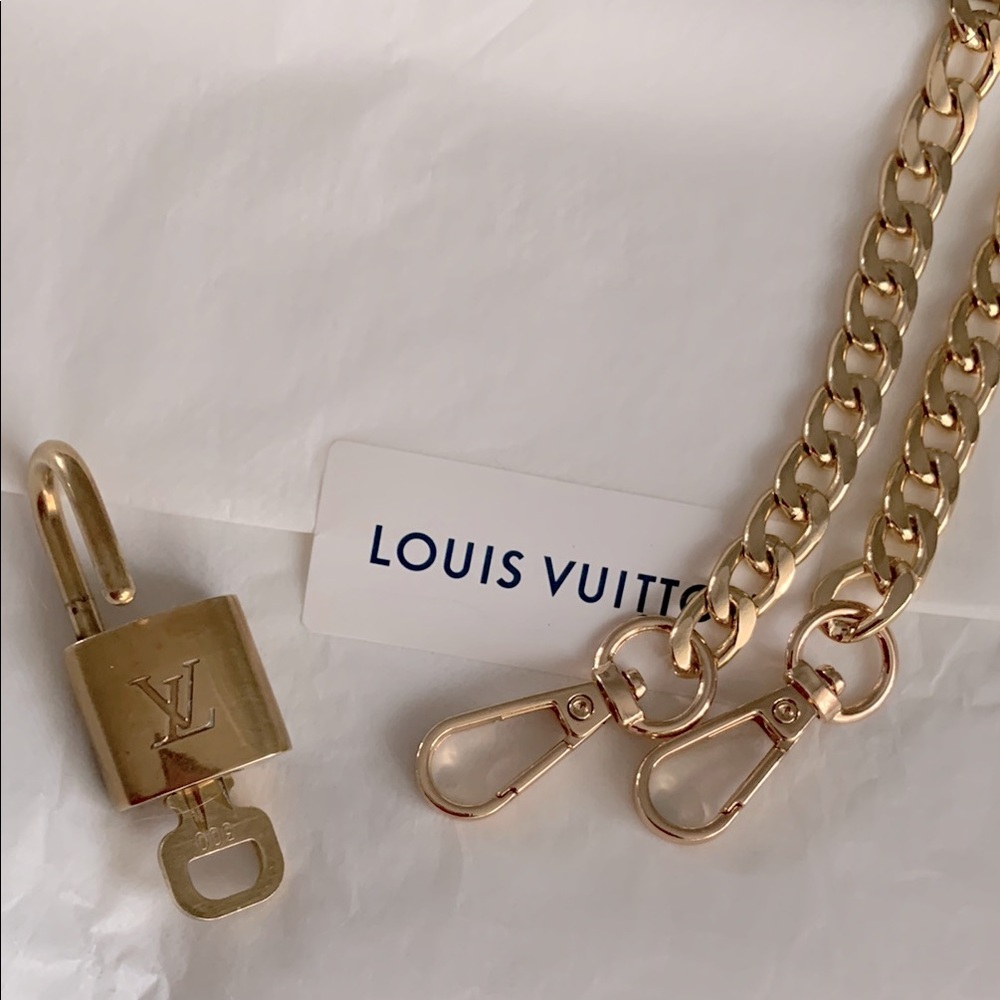 LV Louis Vuitton Goldtone Lock and Key with Unbranded Chain - Picture 6 of 8